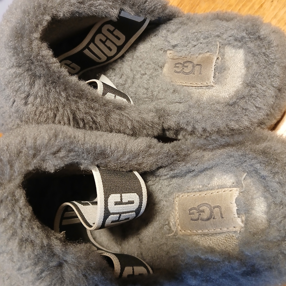 UGG Kids Gray Fluffy Slippers - Picture 6 of 7